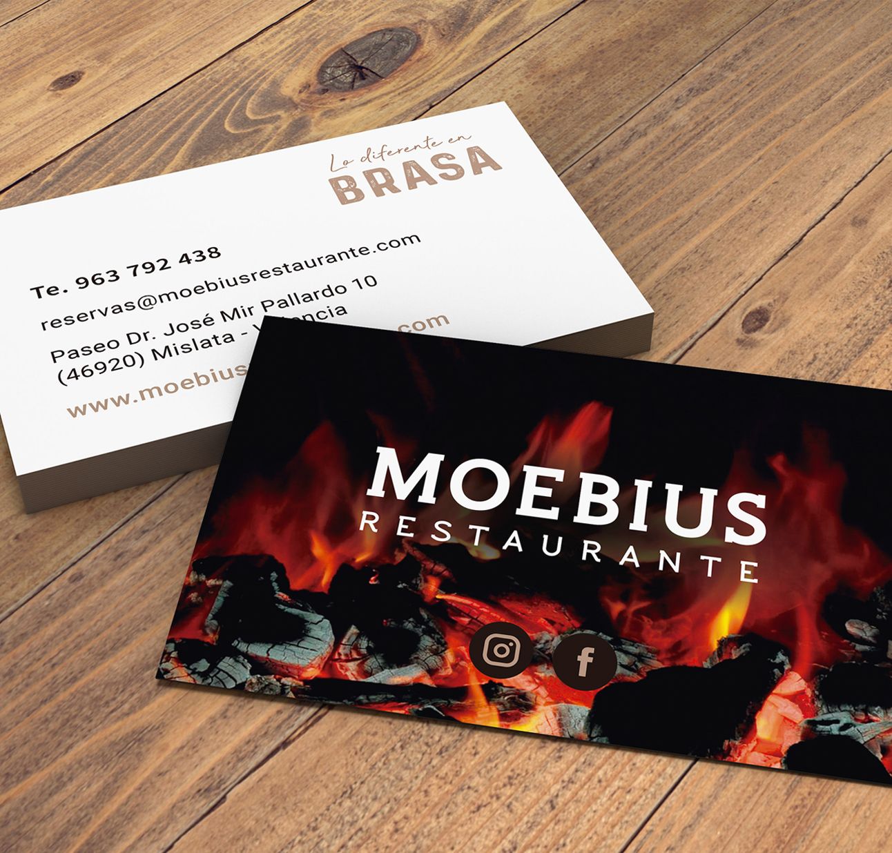 Diseño de logo e identidad gráfica para restaurante Moebius